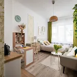 דירה Oasis Charming Loft In A Historic Tenement House 900 M From Station *
