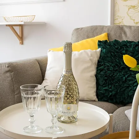 Oasis Charming Loft In A Historic Tenement House 900 M From Station * ורשה