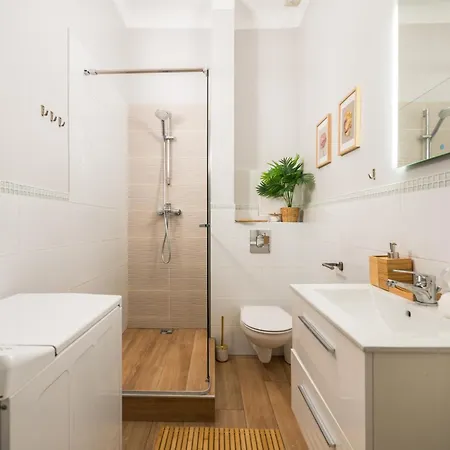 Oasis Charming Loft In A Historic Tenement House 900 M From Station