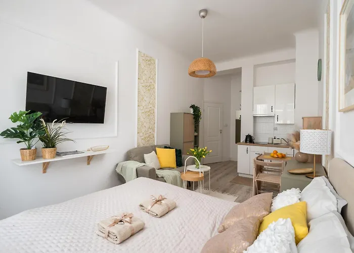 شقة Oasis Charming Loft In A Historic Tenement House 900 M From Station وارسو