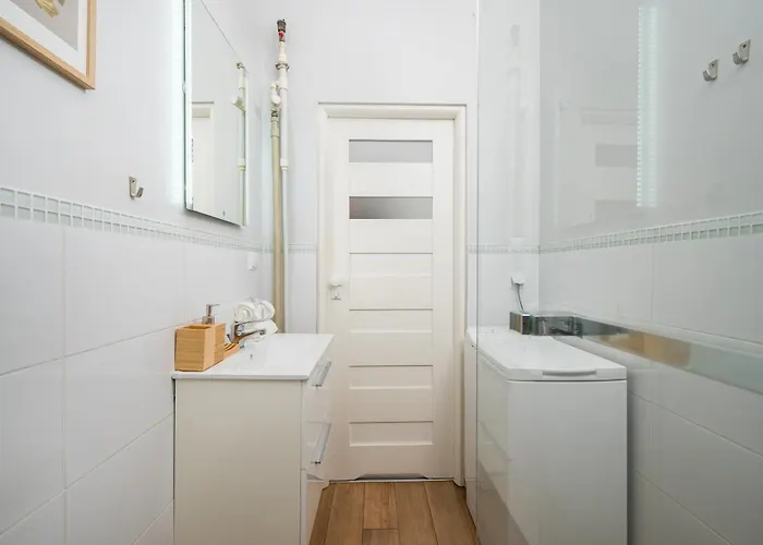 شقة Oasis Charming Loft In A Historic Tenement House 900 M From Station وارسو