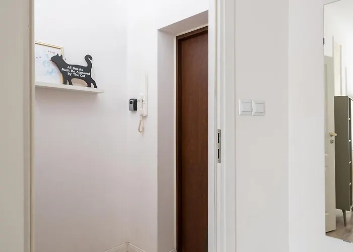 Oasis Charming Loft In A Historic Tenement House 900 M From Station شقة