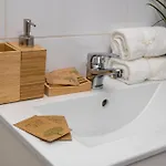 Oasis Charming Loft In A Historic Tenement House 900 M From Station Daire Varşova